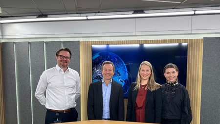 Bilde fra webinarstudio med deltagere