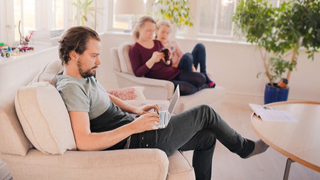 Man in sofa with computer
